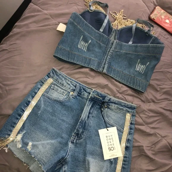 Small denim 2 piece with diamonds never worn - Picture 2 of 2